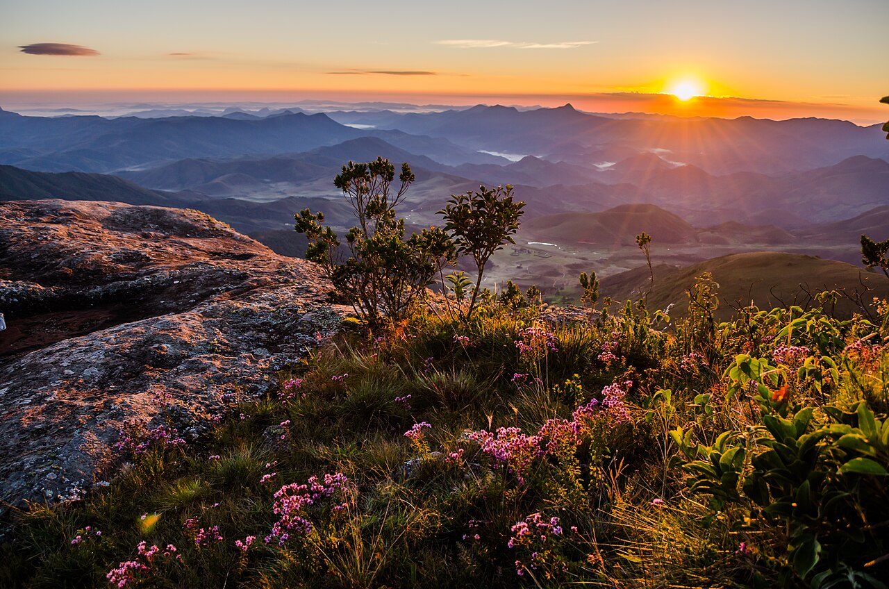 Vista do alto do Pico do Garrafão, também conhecido como Santo Agostinho