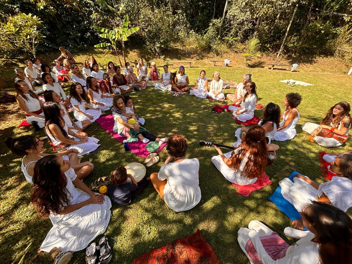 Roda de vivência ao ar livre em um encontro anterior do Manticura